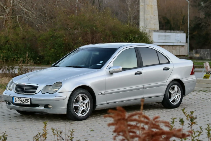 Mercedes-Benz C 220, снимка 4 - Автомобили и джипове - 48743489