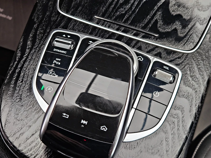 Mercedes-Benz E 220 ! AMG/DIGITAL/GERMANY/PANO/AMBI/360CAM/CAR PLAY/LI, снимка 11 - Автомобили и джипове - 52053507