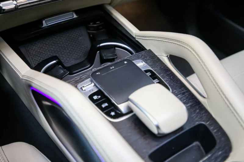 Mercedes-Benz GLE 450 FULL MAX* BURMESTER* DISTRONIC* МАСАЖИ* AMBIENT* P, снимка 13 - Автомобили и джипове - 53109652