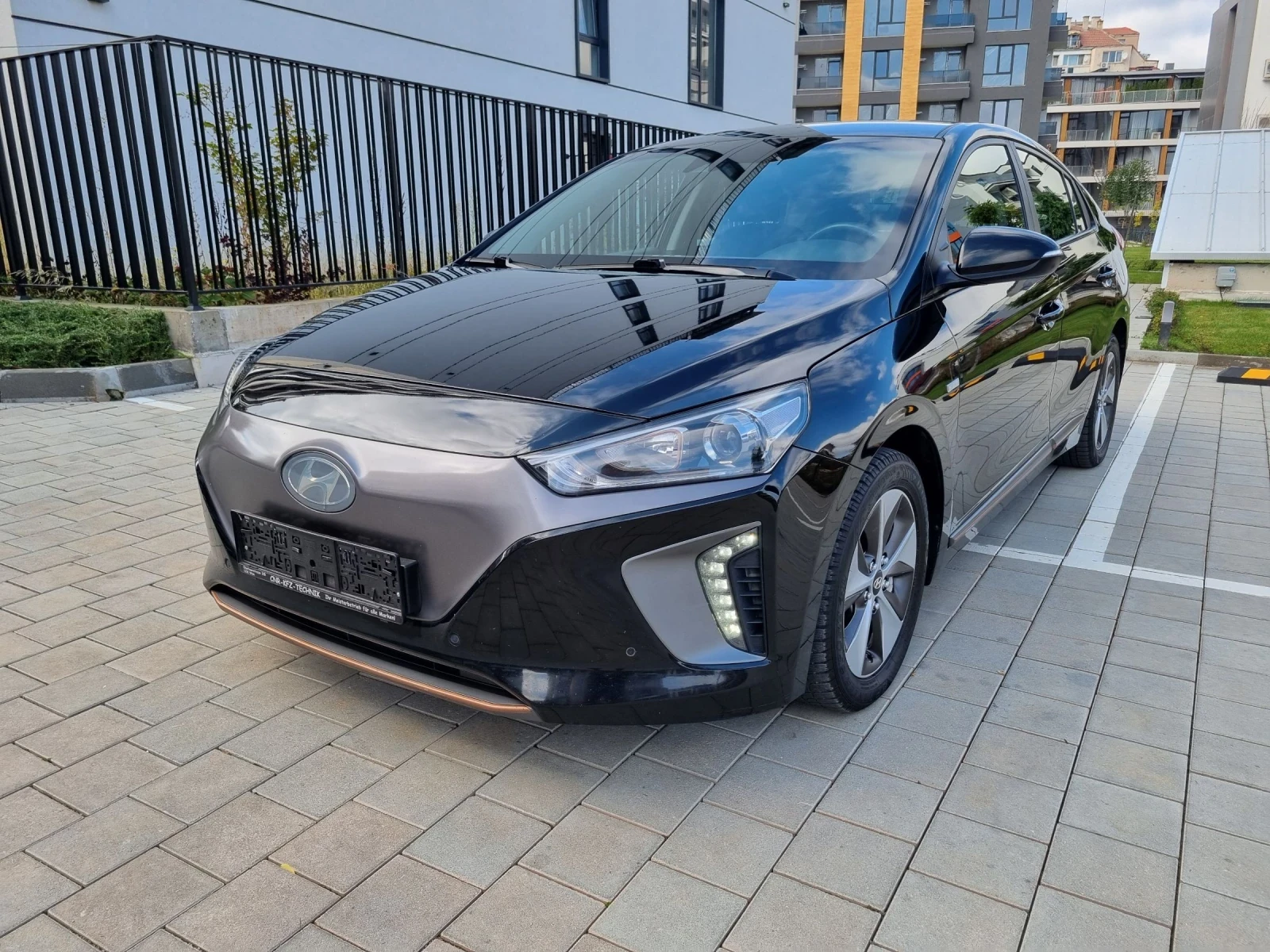 Hyundai Ioniq FULL ELECTRIC + ТЕРМОПОМПА - изображение 2