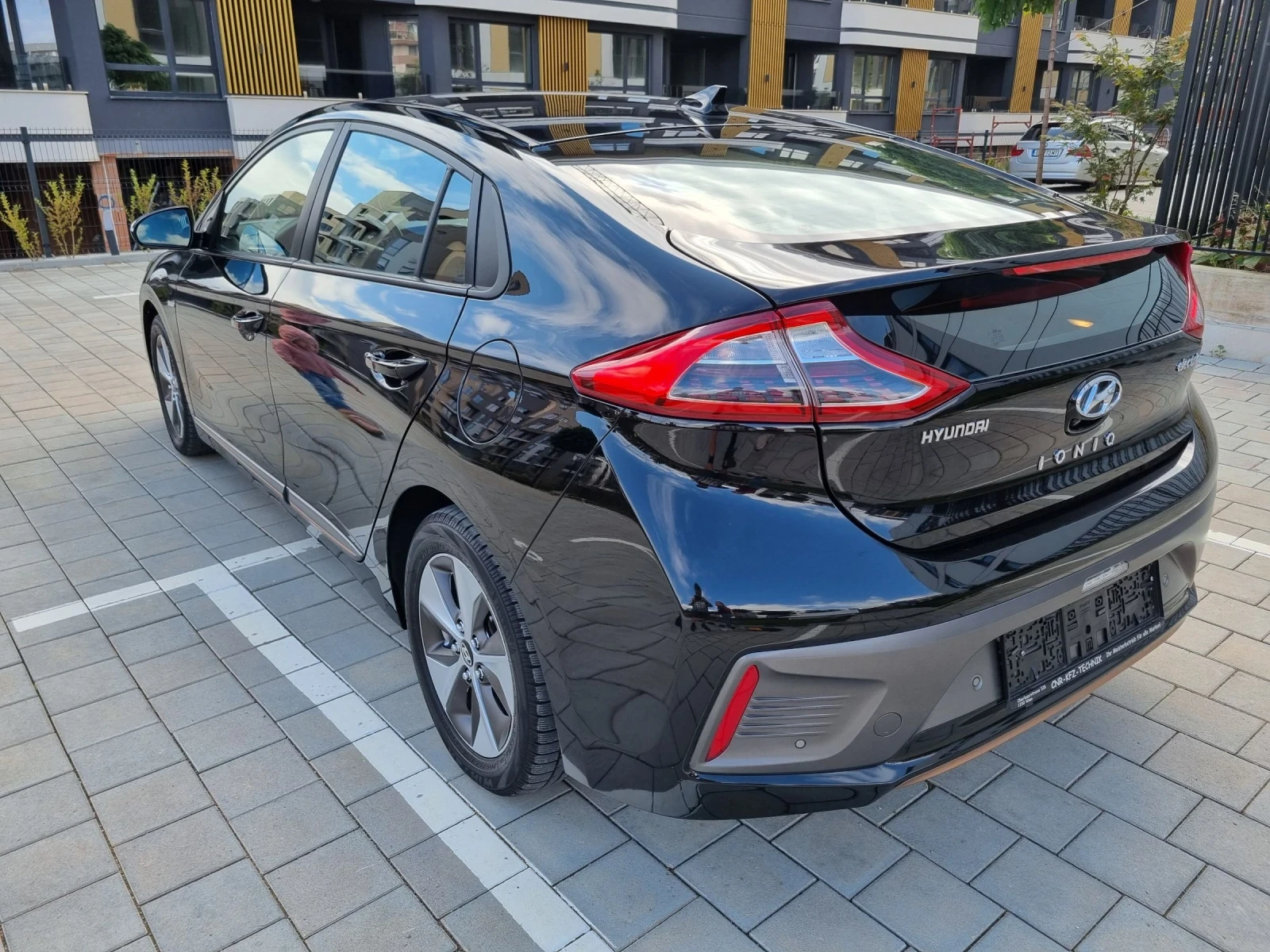 Hyundai Ioniq FULL ELECTRIC + ТЕРМОПОМПА - изображение 6