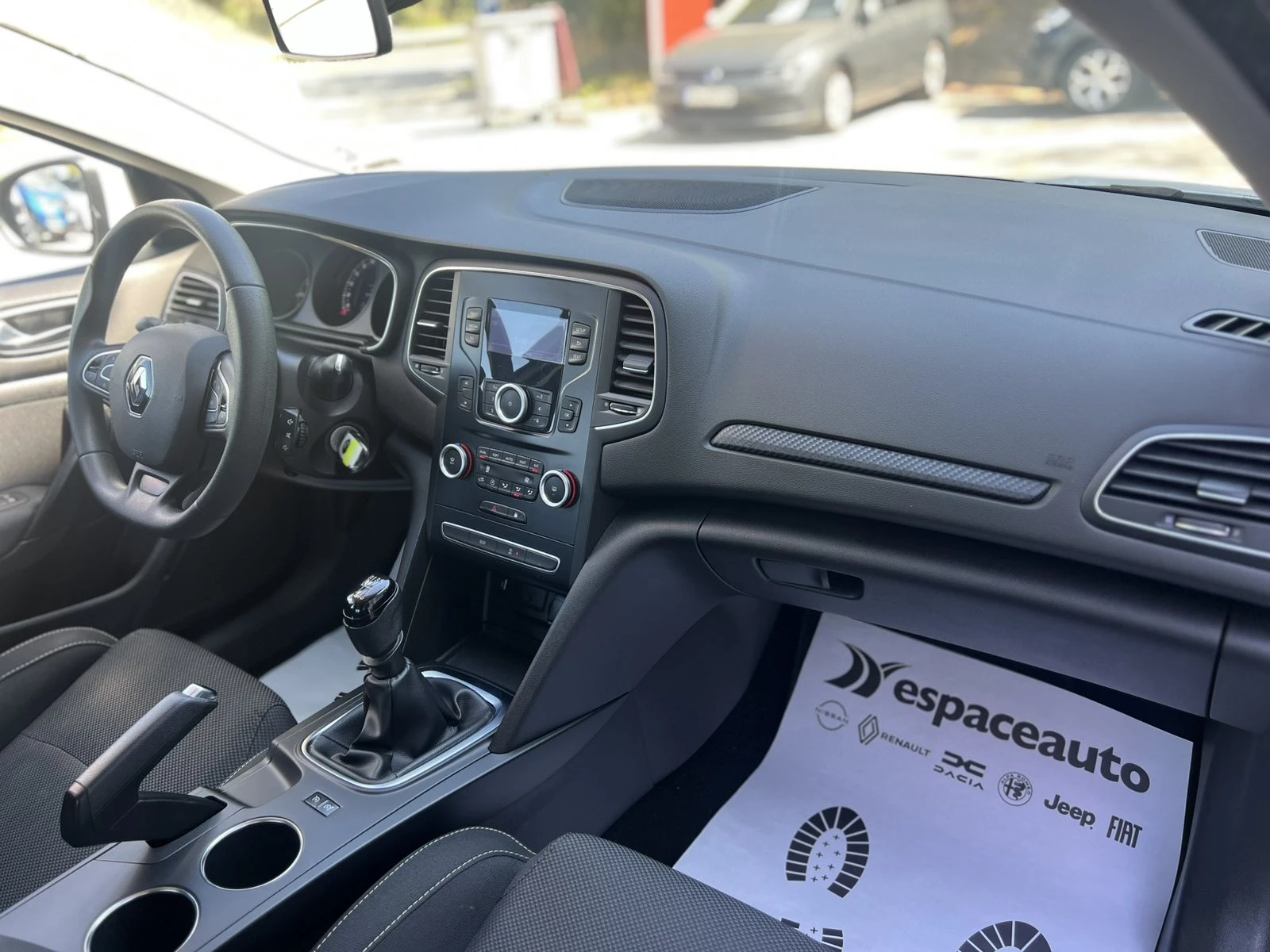 Renault Megane 1.3 TCe / 140 к.с. - изображение 9