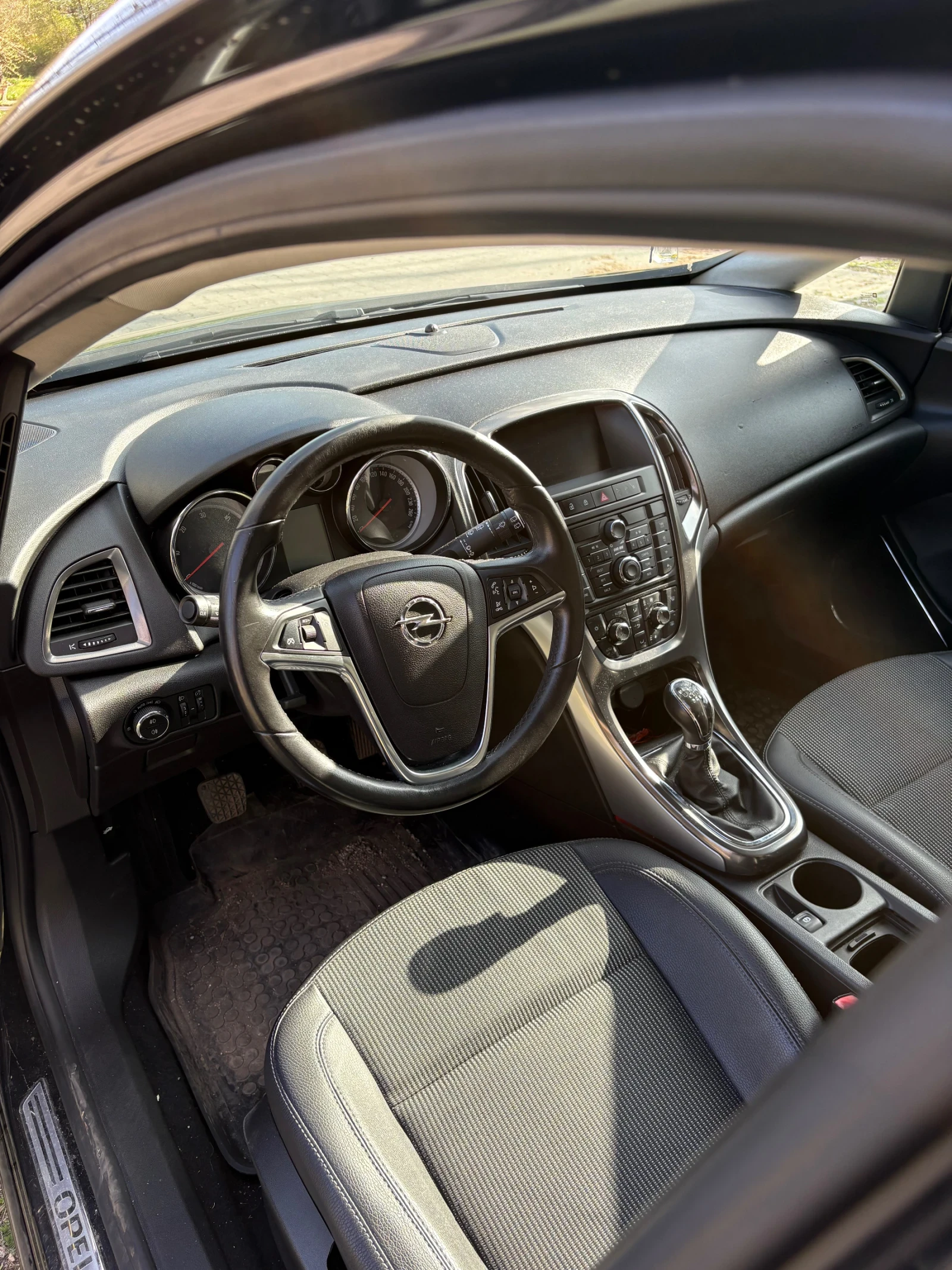 Opel Astra 1.7 CDTI, снимка 16 - Автомобили и джипове - 54243871