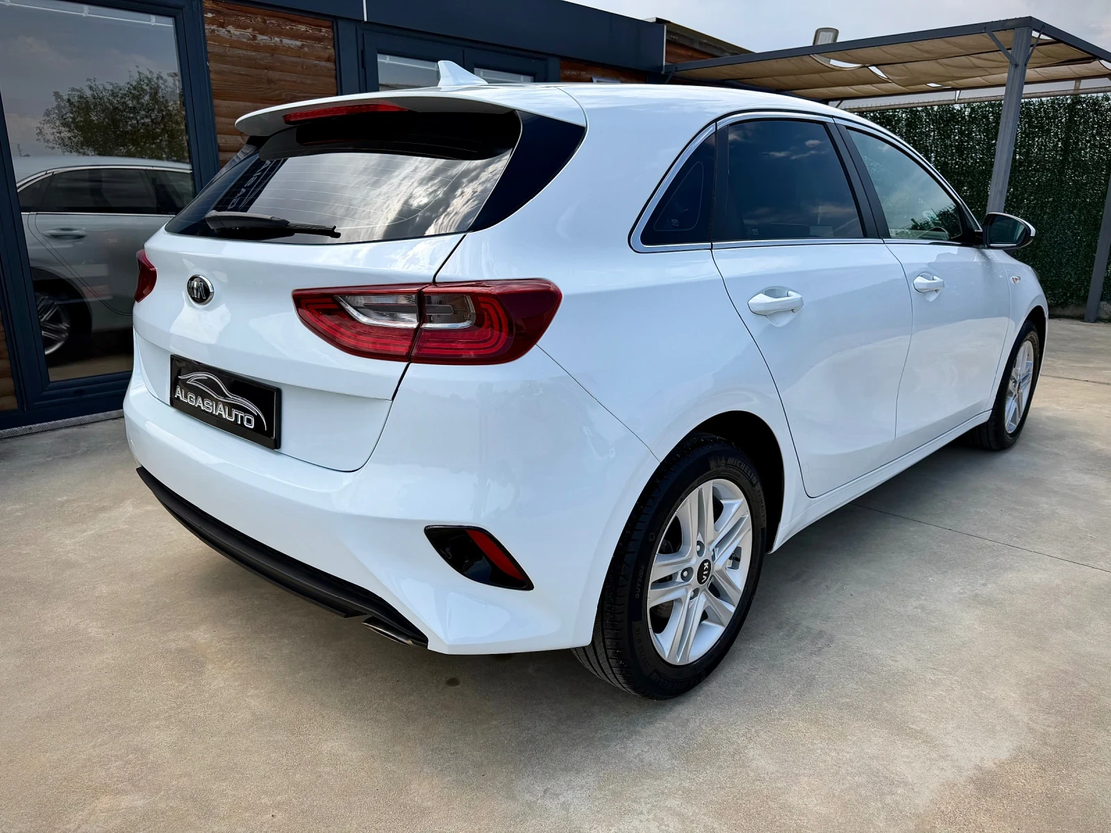 Kia Ceed 1.4 MPI* NAVI* CAMERA, снимка 4 - Автомобили и джипове - 54352452