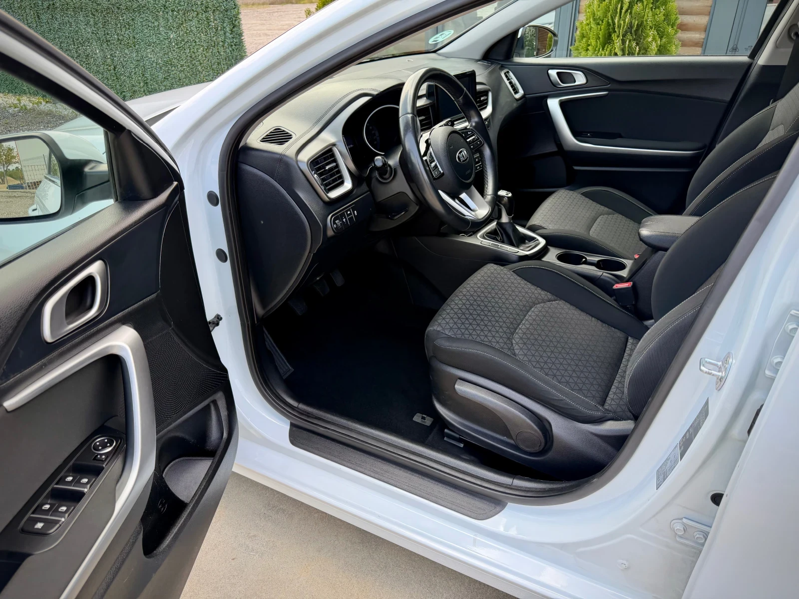 Kia Ceed 1.4 MPI* NAVI* CAMERA, снимка 9 - Автомобили и джипове - 54352452