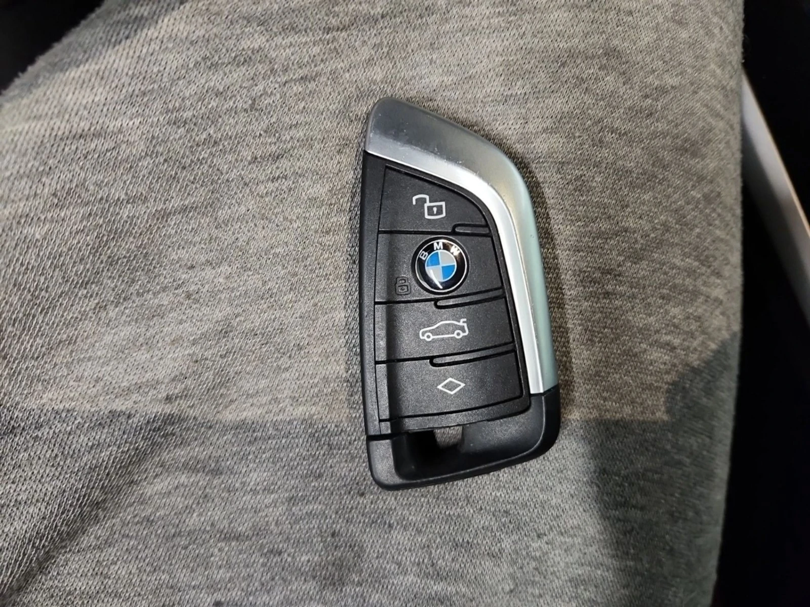 BMW i4 eDrive40* HUD* Distronic* Harman Kardon, снимка 8 - Автомобили и джипове - 54460015