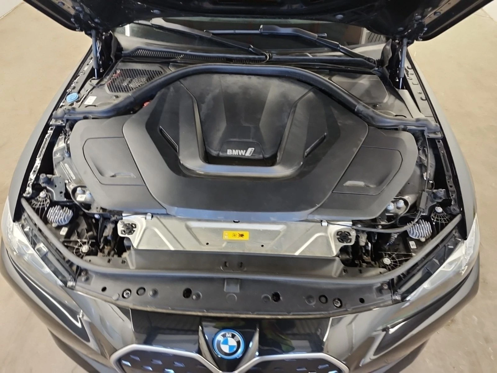 BMW i4 eDrive40* HUD* Distronic* Harman Kardon, снимка 14 - Автомобили и джипове - 54460015