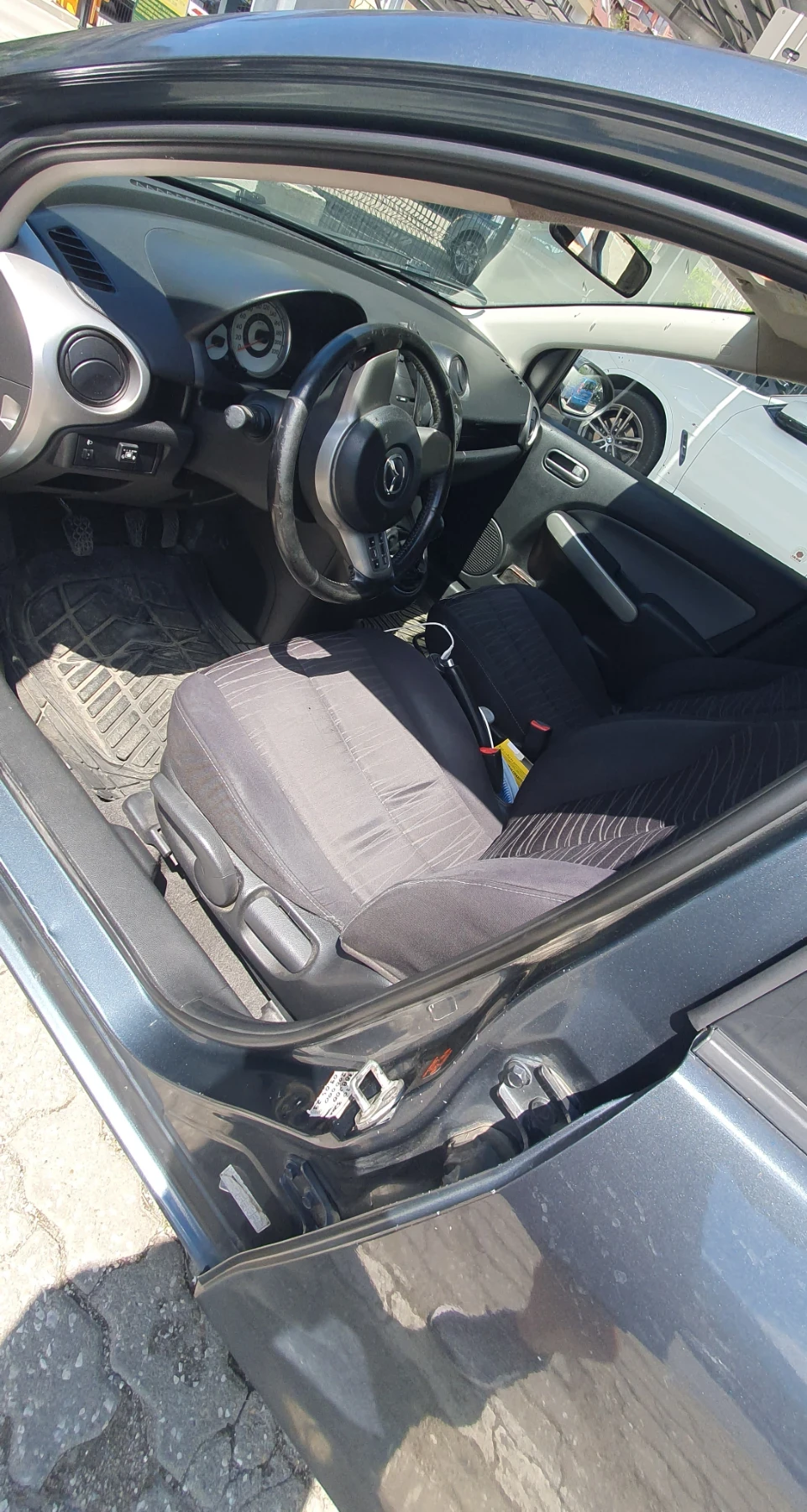 Mazda 2 1.3 Верига + газ, снимка 7 - Автомобили и джипове - 54594257