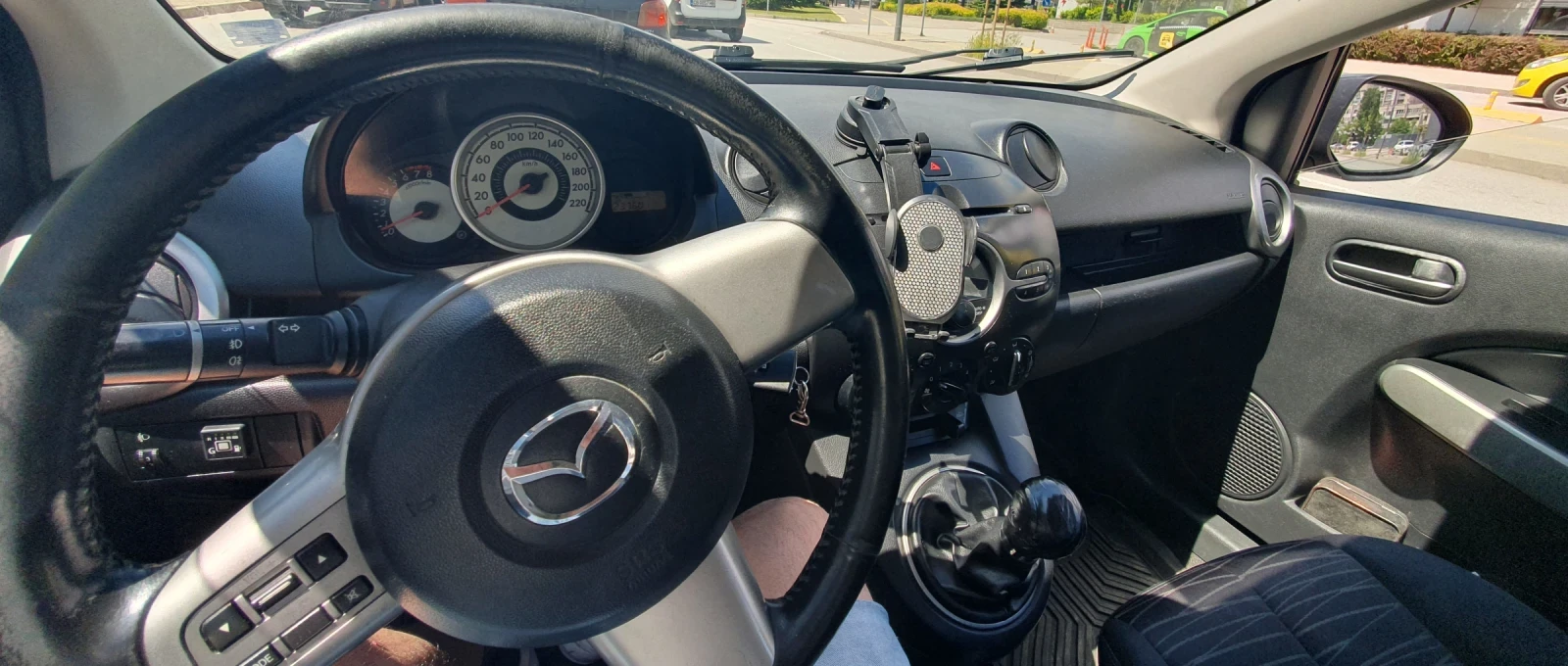 Mazda 2 1.3 Верига + газ, снимка 13 - Автомобили и джипове - 54594257