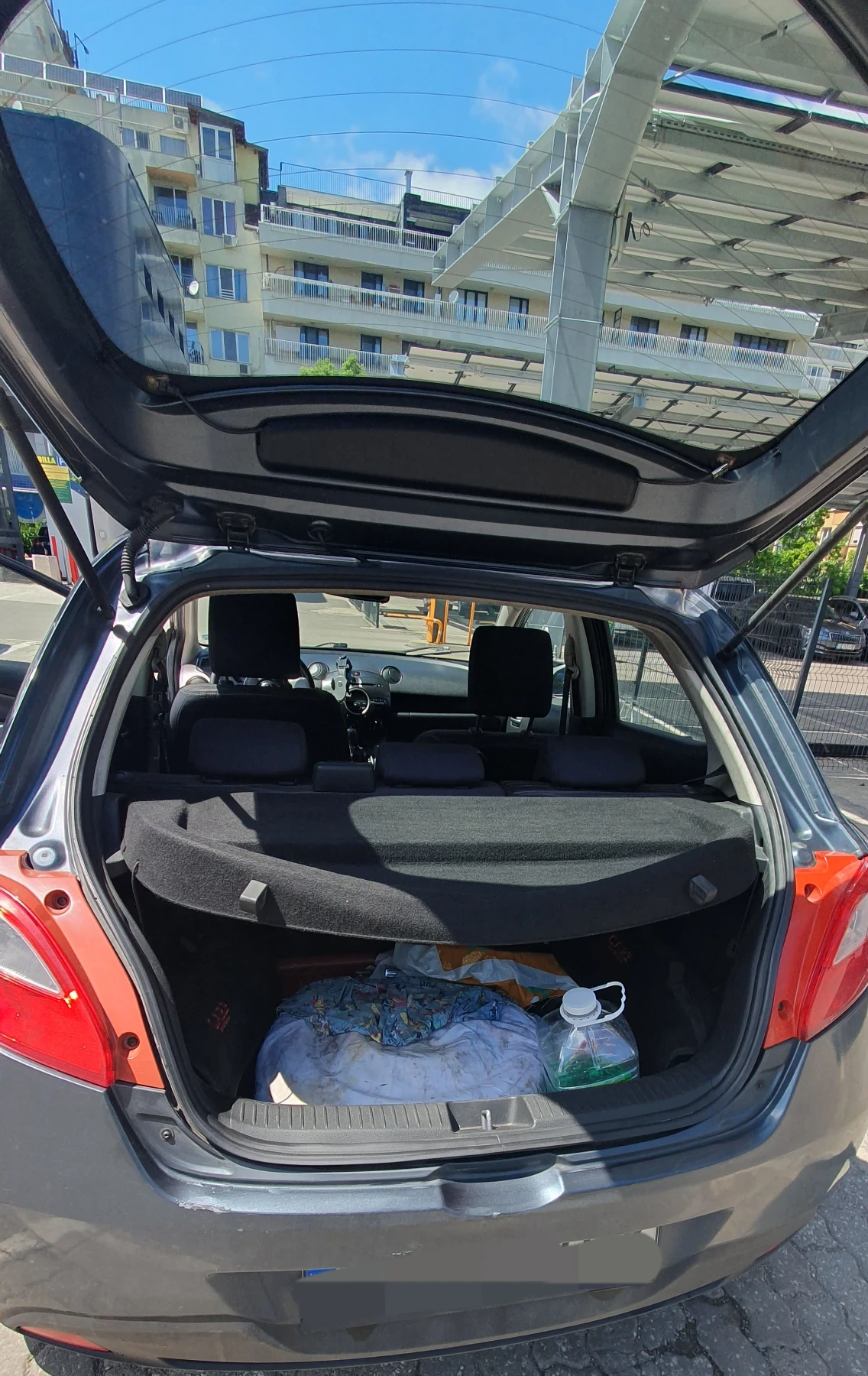 Mazda 2 1.3 Верига + газ, снимка 12 - Автомобили и джипове - 54594257