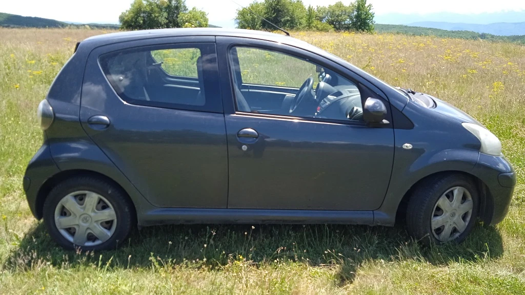 Toyota Aygo 1.0i 68hp, снимка 2 - Автомобили и джипове - 54902401