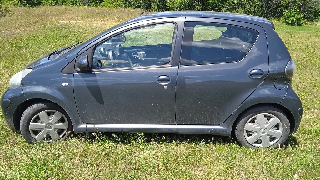 Toyota Aygo 1.0i 68hp, снимка 6 - Автомобили и джипове - 54902401
