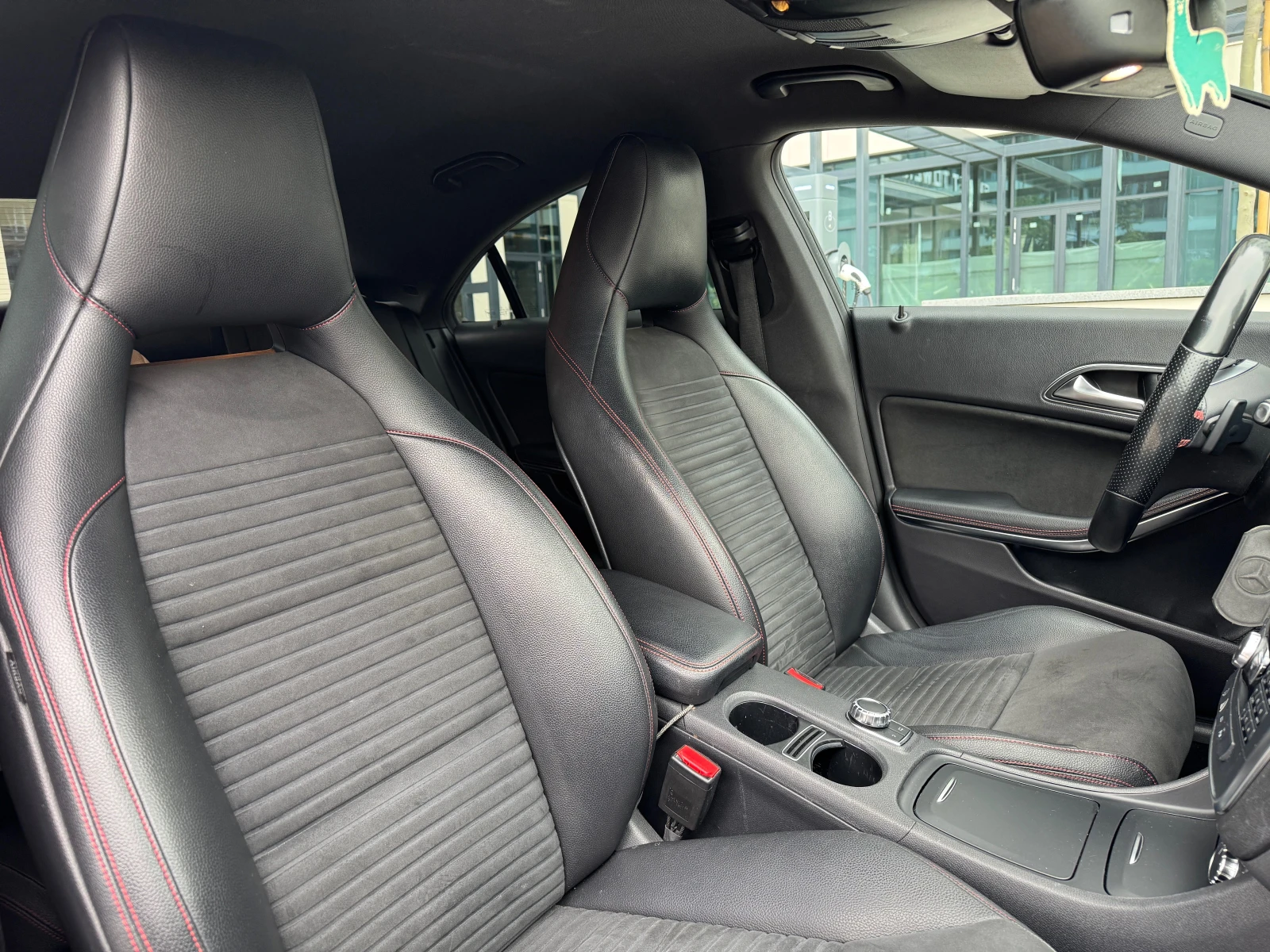 Mercedes-Benz CLA 200 AMG, снимка 5 - Автомобили и джипове - 55187394