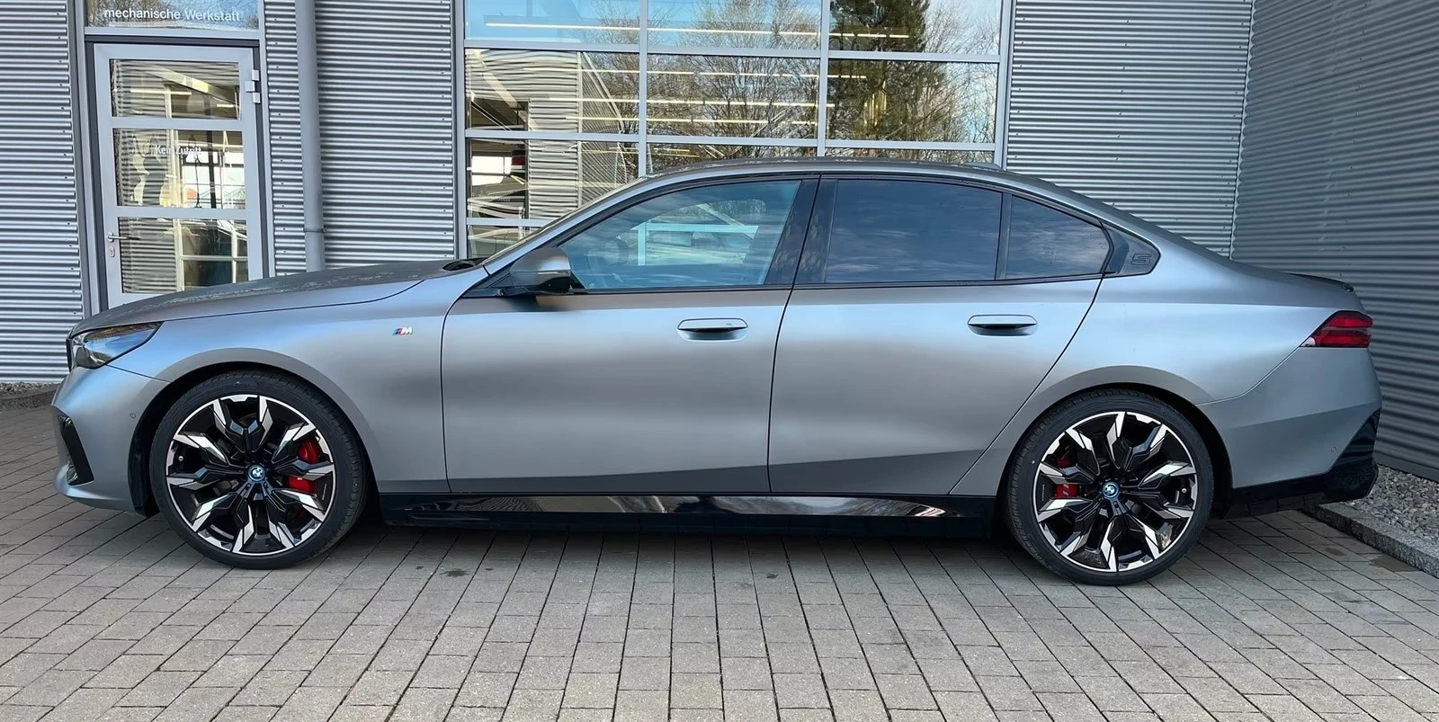 BMW i5  E DRIVE 40/M Sport PRO/LED/PANO/B&W/HUD | Mobile.bg � ����������� 2