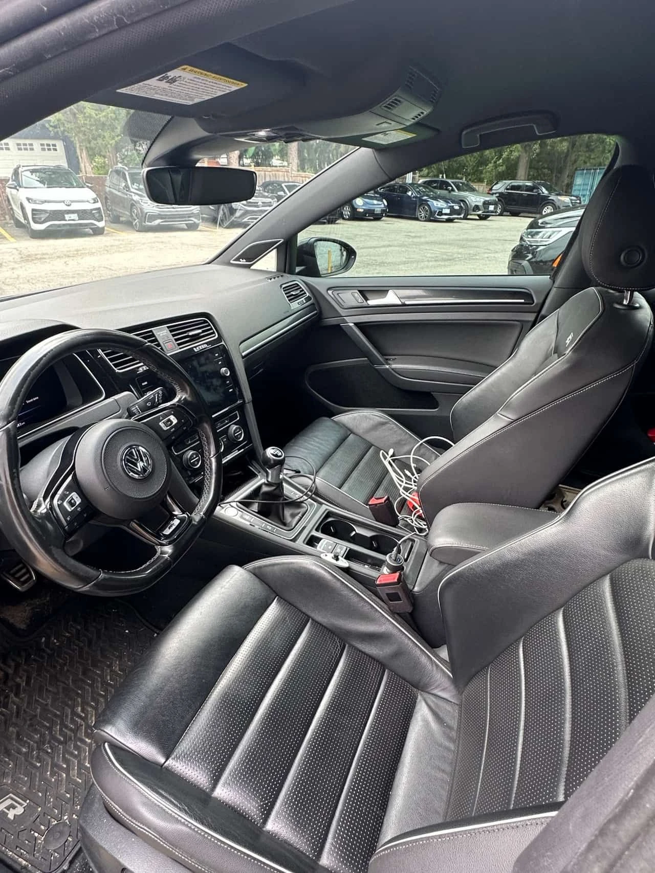 VW Golf * R* Manual* АВТОКРЕДИТ БЕЗ ПЪРВОНАЧАЛНА ВНОСКА* , снимка 4 - Автомобили и джипове - 55650414