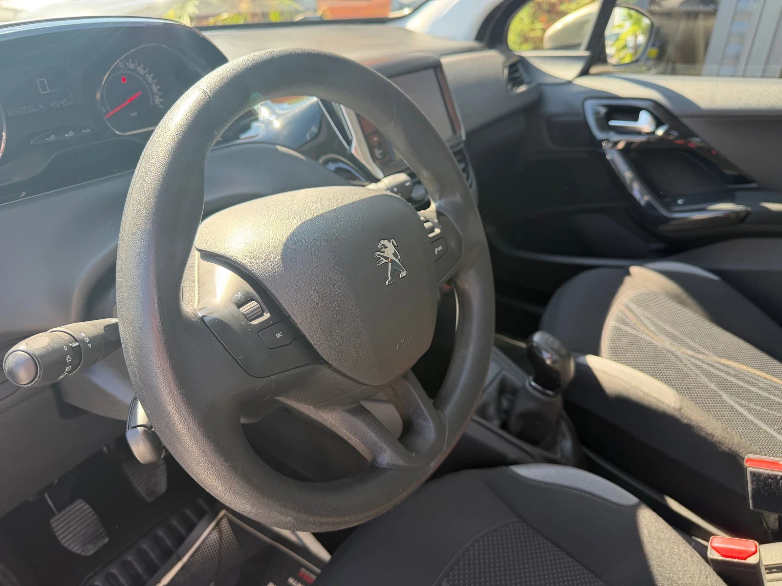 Peugeot 208 Нов внос от Белгия, снимка 11 - Автомобили и джипове - 56127516