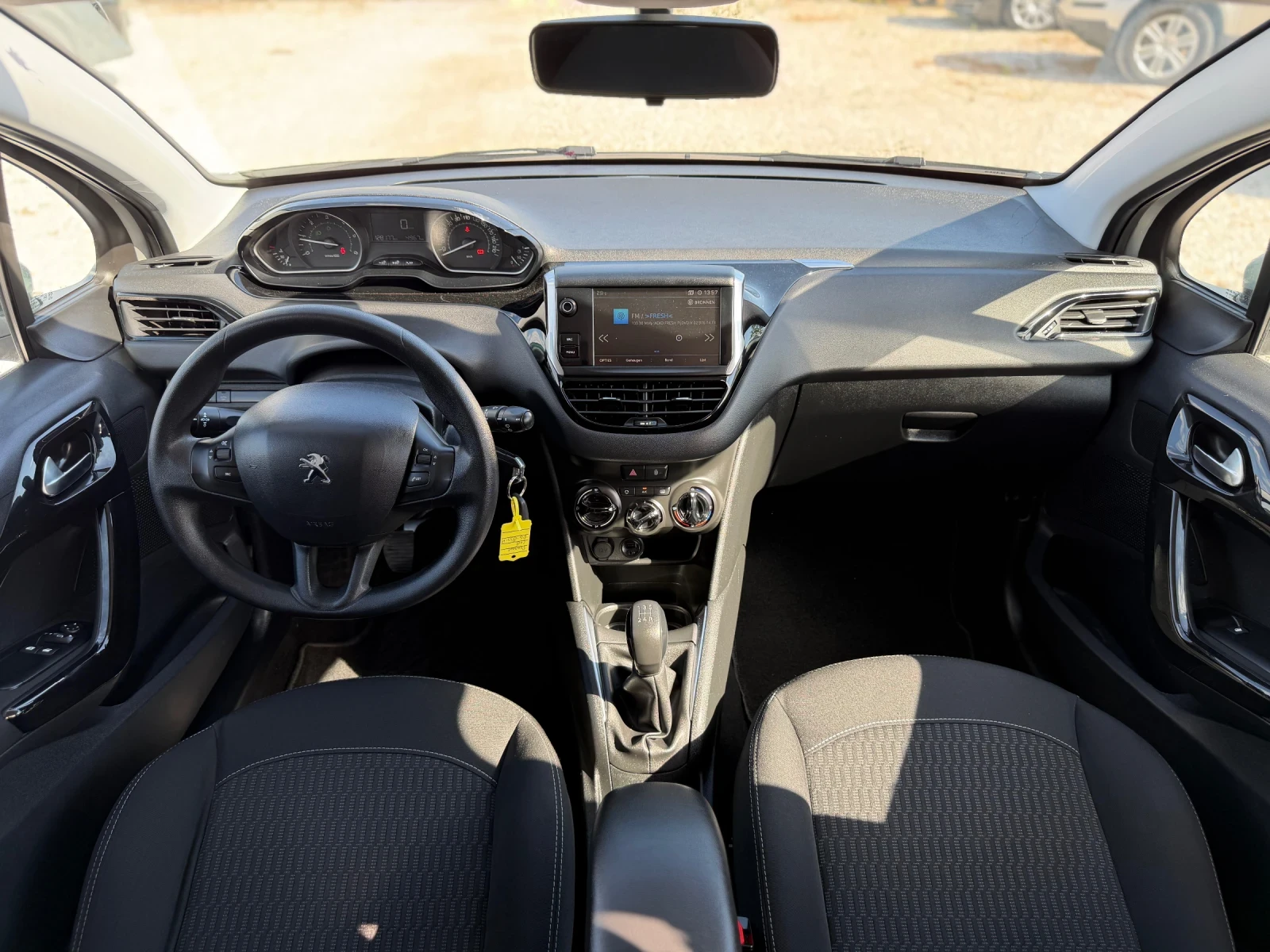 Peugeot 208 1.6HDi 100HP Facelift, снимка 7 - Автомобили и джипове - 56262087