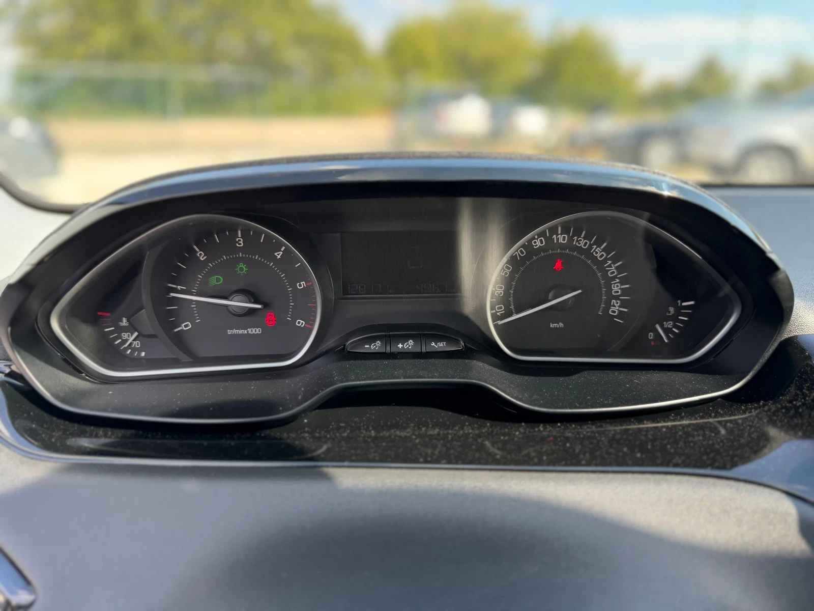 Peugeot 208 1.6HDi 100HP Facelift, снимка 12 - Автомобили и джипове - 56262087