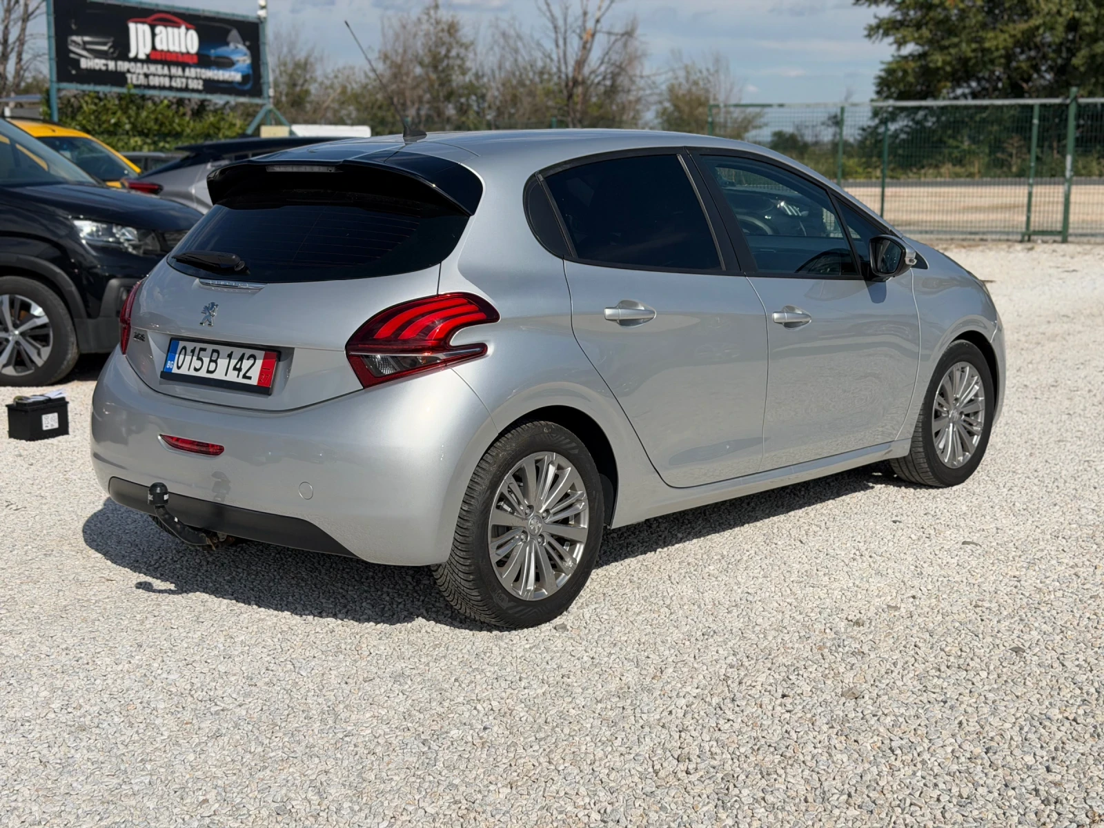 Peugeot 208 1.6HDi 100HP Facelift, снимка 6 - Автомобили и джипове - 56262087