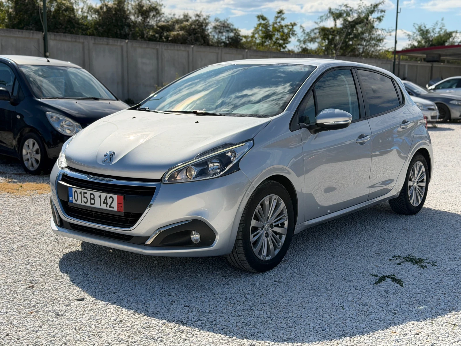 Peugeot 208 1.6HDi 100HP Facelift, снимка 3 - Автомобили и джипове - 56262087
