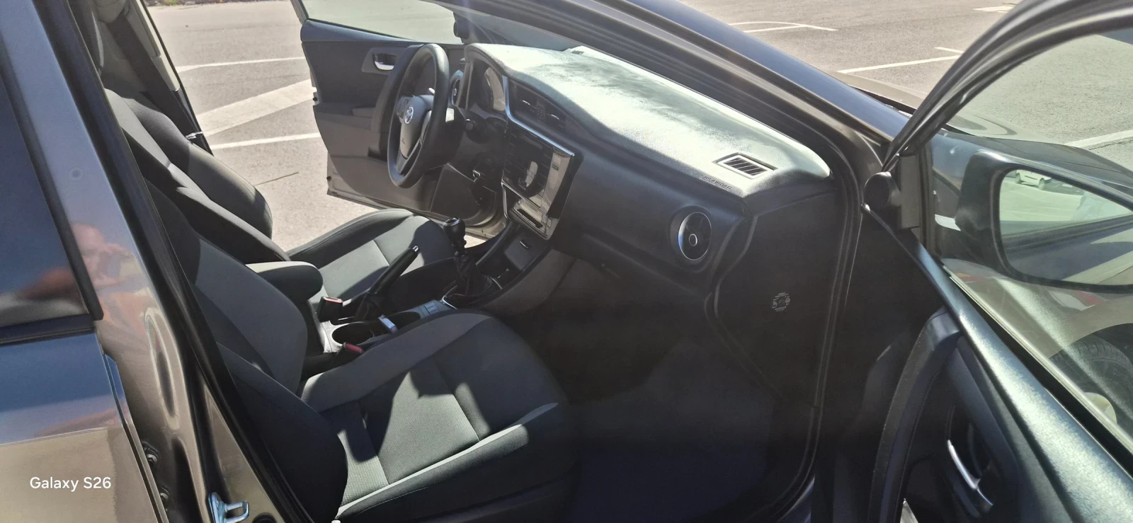 Toyota Auris, снимка 11 - Автомобили и джипове - 56448765