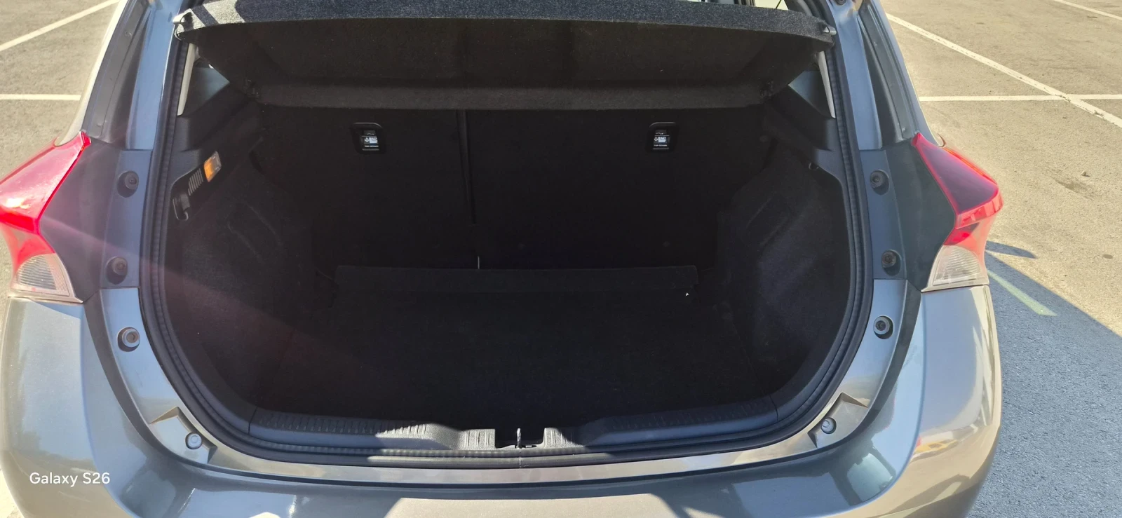Toyota Auris, снимка 6 - Автомобили и джипове - 56448765