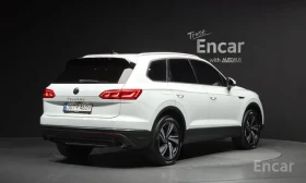 VW Touareg 3.0TDI Premium Дистроник Панорама Обдухване , снимка 3
