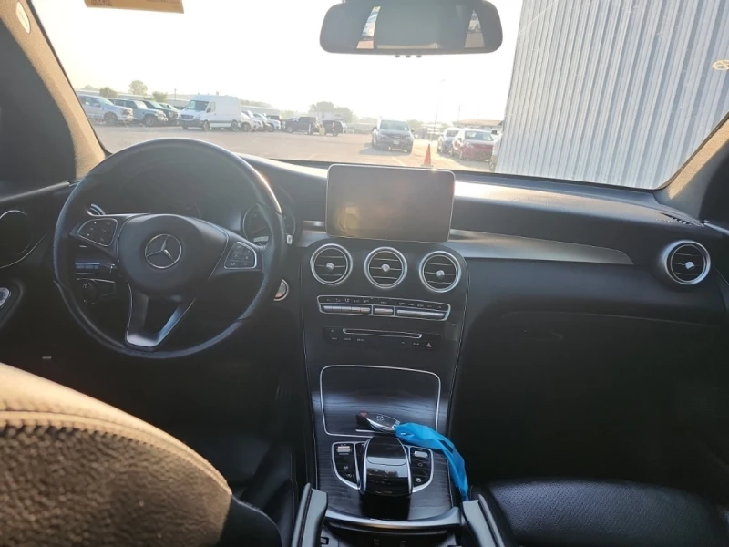 Mercedes-Benz GLC 300 4MATIC* AMG-pkg* Подгрев* Пано* Камера* М.зона* , снимка 9 - Автомобили и джипове - 52317658