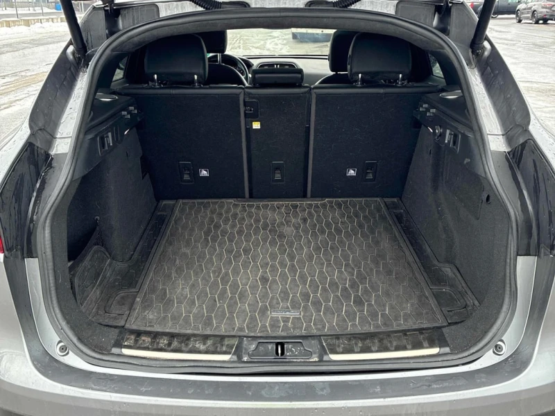 Jaguar F-PACE * Prestige * CARFAX * ЦЕНА ДО БГ, снимка 15 - Автомобили и джипове - 53063257