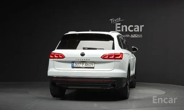 VW Touareg 3.0TDI Premium Дистроник Панорама Обдухване , снимка 4 - Автомобили и джипове - 55741396