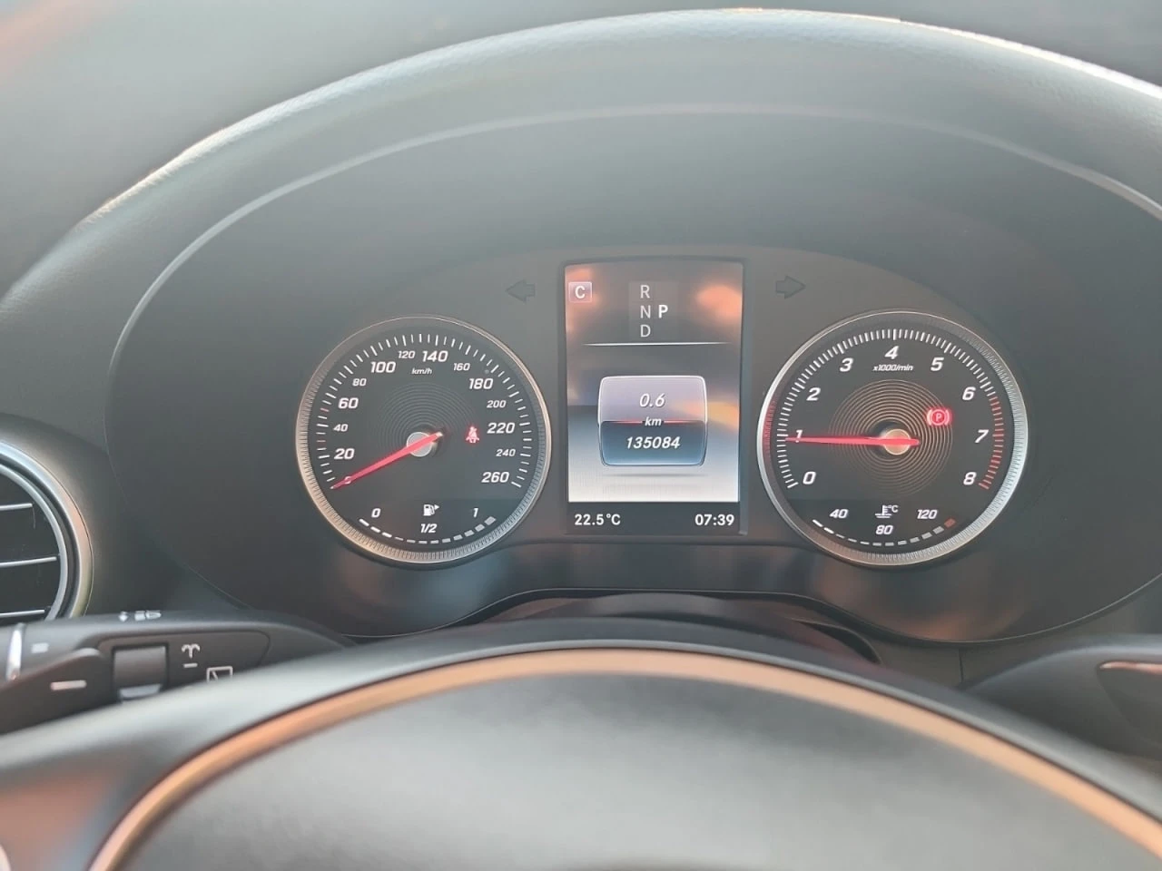 Mercedes-Benz GLC 300 4MATIC* AMG-pkg* Подгрев* Пано* Камера* М.зона*  - изображение 10