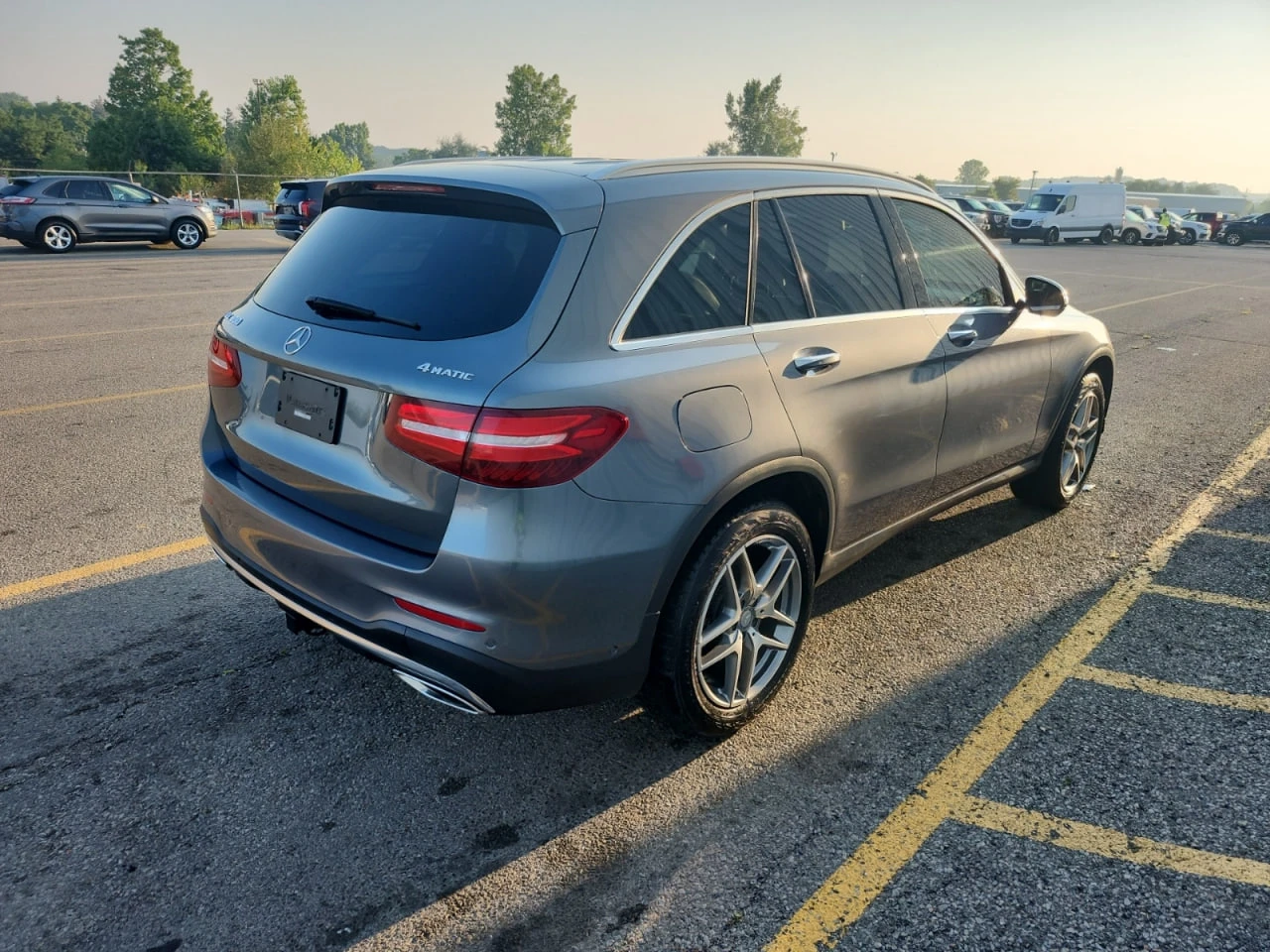 Mercedes-Benz GLC 300 4MATIC* AMG-pkg* Подгрев* Пано* Камера* М.зона*  - изображение 3