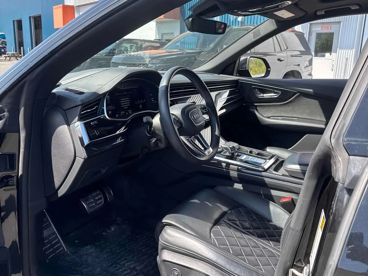 Audi SQ8 * ДИСТРОНИК* 360 КАМЕРА* ХЕД-ЪП* ПАНОРАМА* , снимка 8 - Автомобили и джипове - 54784150