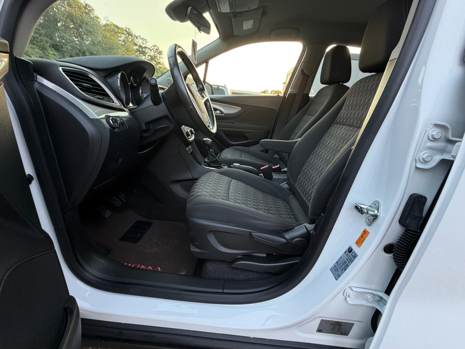 Opel Mokka 1.6CDTI* TOP* EVRO6, снимка 11 - Автомобили и джипове - 55342980