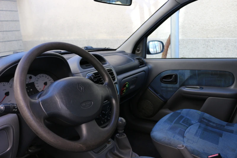 Renault Clio, снимка 11 - Автомобили и джипове - 48727251