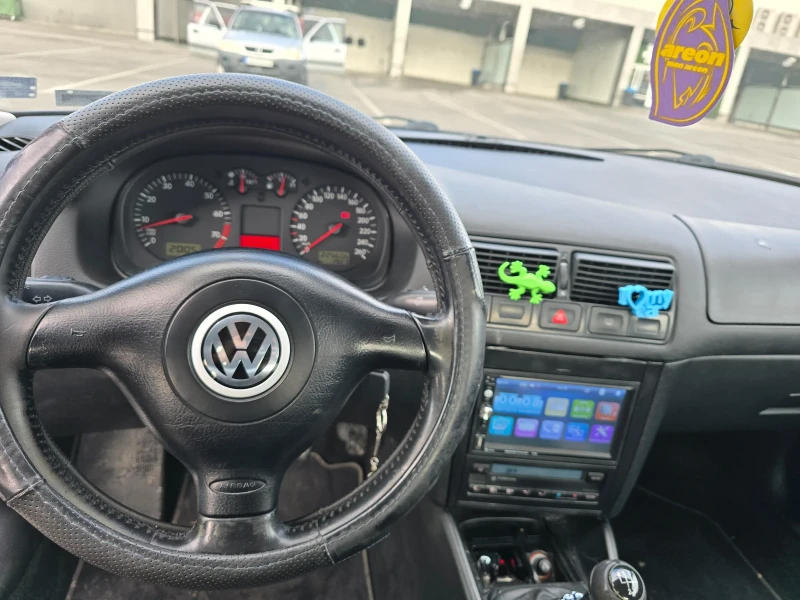 VW Golf 1.6, снимка 4 - Автомобили и джипове - 48953543