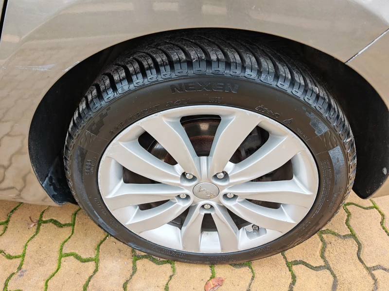 Kia Carens 1.7CRDI-АВТОМАТИК, снимка 16 - Автомобили и джипове - 52146328