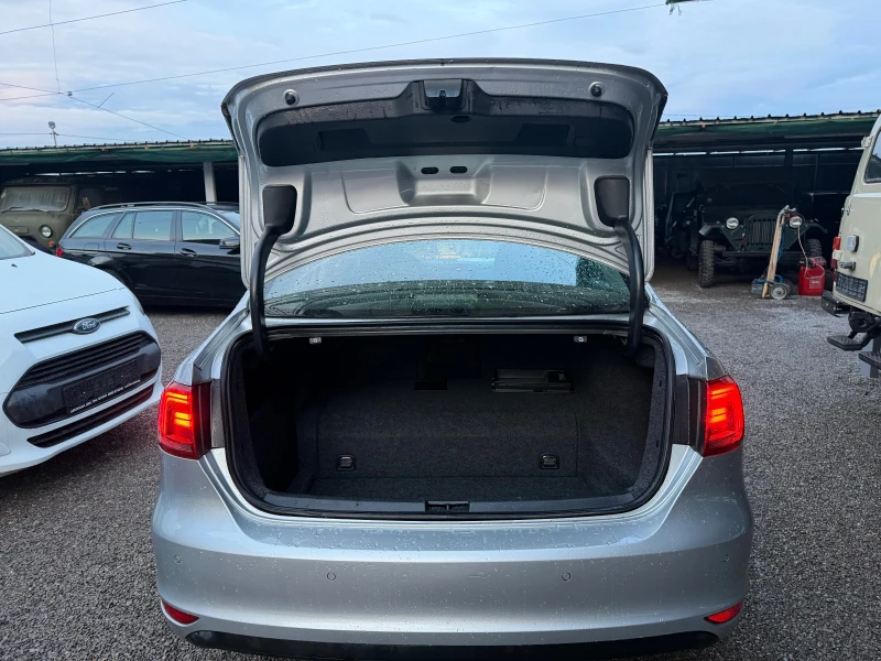 VW Jetta VW Jetta 1.4i Hybrid, снимка 15 - Автомобили и джипове - 53243549