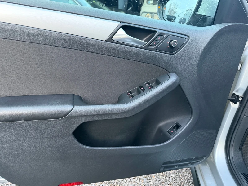 VW Jetta VW Jetta 1.4i Hybrid, снимка 9 - Автомобили и джипове - 53243549