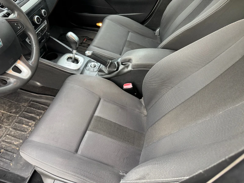 Renault Megane 1.5 DCI Avtomat, снимка 11 - Автомобили и джипове - 53341246