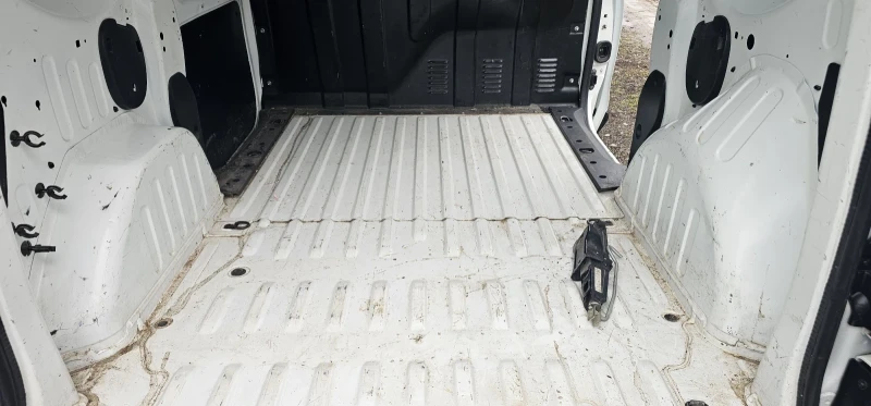 Dacia Dokker 1.6 Бензин 4-ЦИЛИНДЪРА , снимка 13 - Автомобили и джипове - 53429850