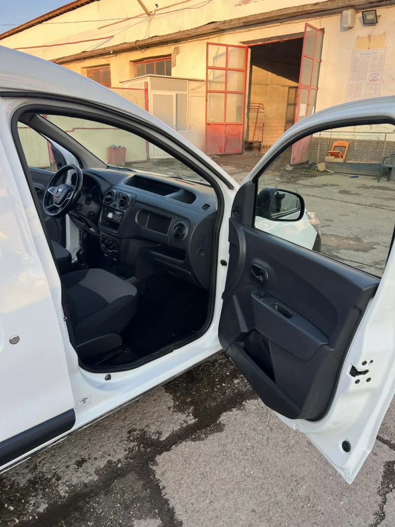Dacia Dokker 1.6 Бензин 4-ЦИЛИНДЪРА , снимка 11 - Автомобили и джипове - 53429850
