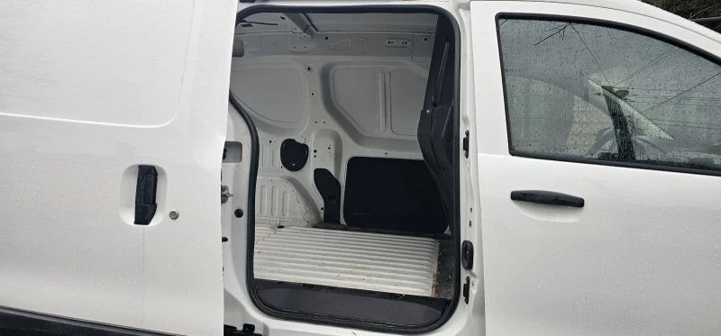 Dacia Dokker 1.6 Бензин 4-ЦИЛИНДЪРА , снимка 17 - Автомобили и джипове - 53429850