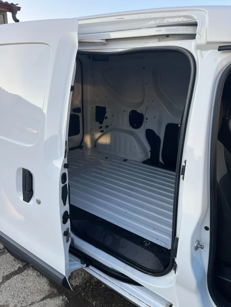 Dacia Dokker 1.6 Бензин 4-ЦИЛИНДЪРА , снимка 12 - Автомобили и джипове - 53429850