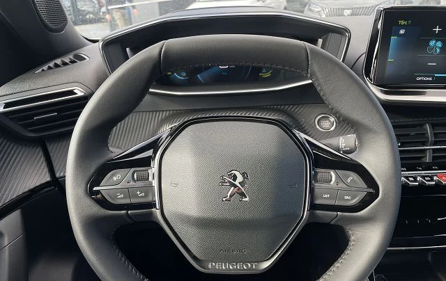 Peugeot 2008 ELECTRIC/136HP/50KWH/ALLURE/NAVI/888a, снимка 11 - Автомобили и джипове - 47363358