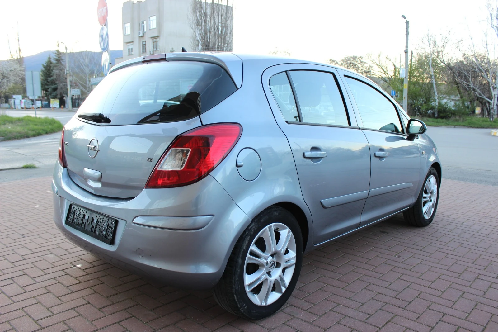 Opel Corsa 1.2 benz, 16V - изображение 4