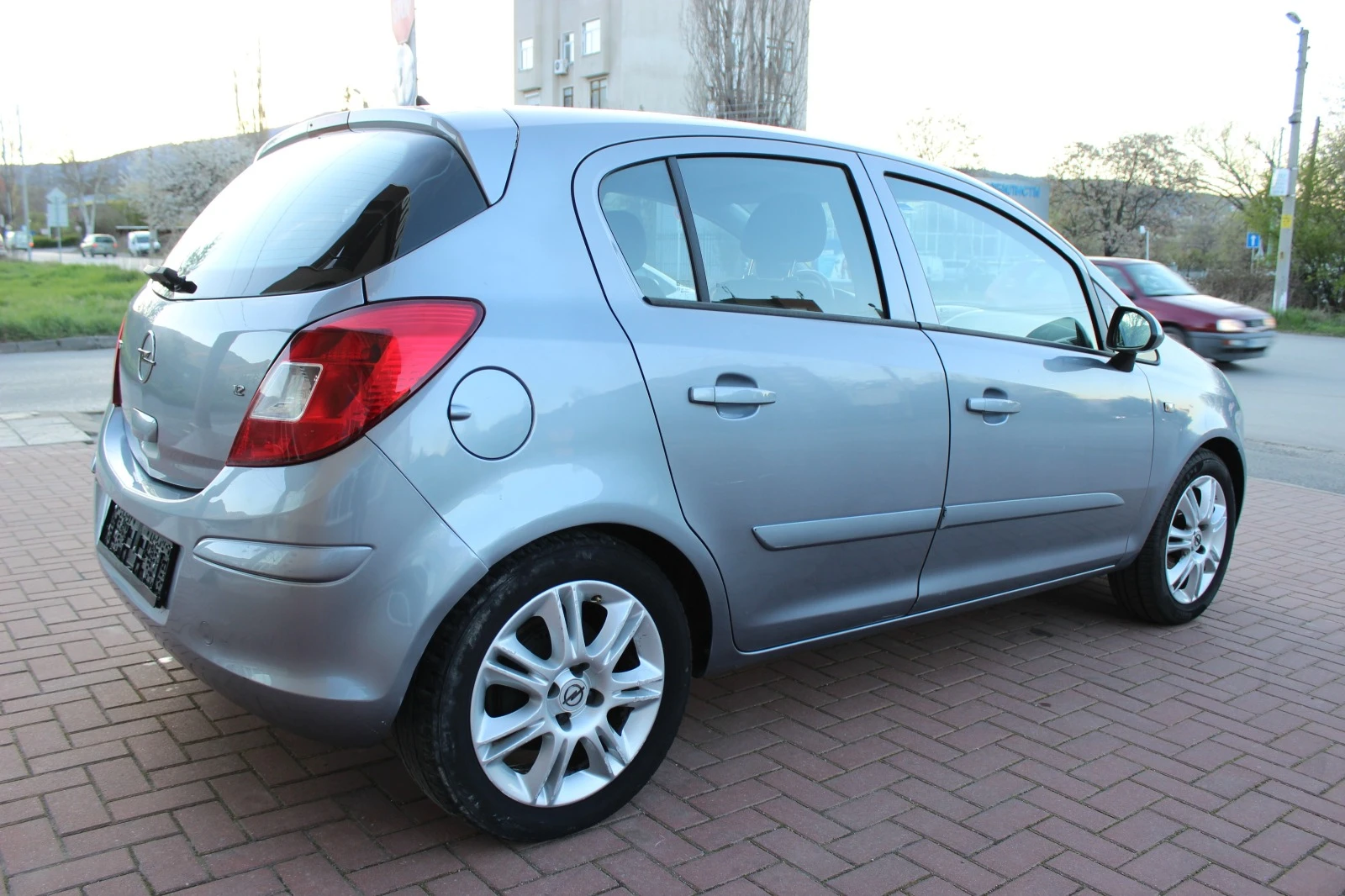 Opel Corsa 1.2 benz, 16V - изображение 3