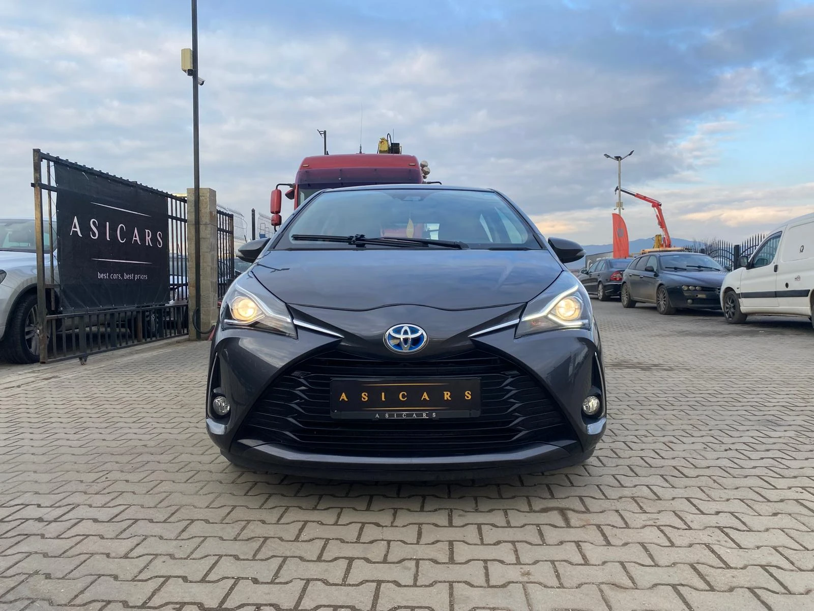 Toyota Yaris 1.5I/HYBRID AUTOMATIC EURO 6D - изображение 8