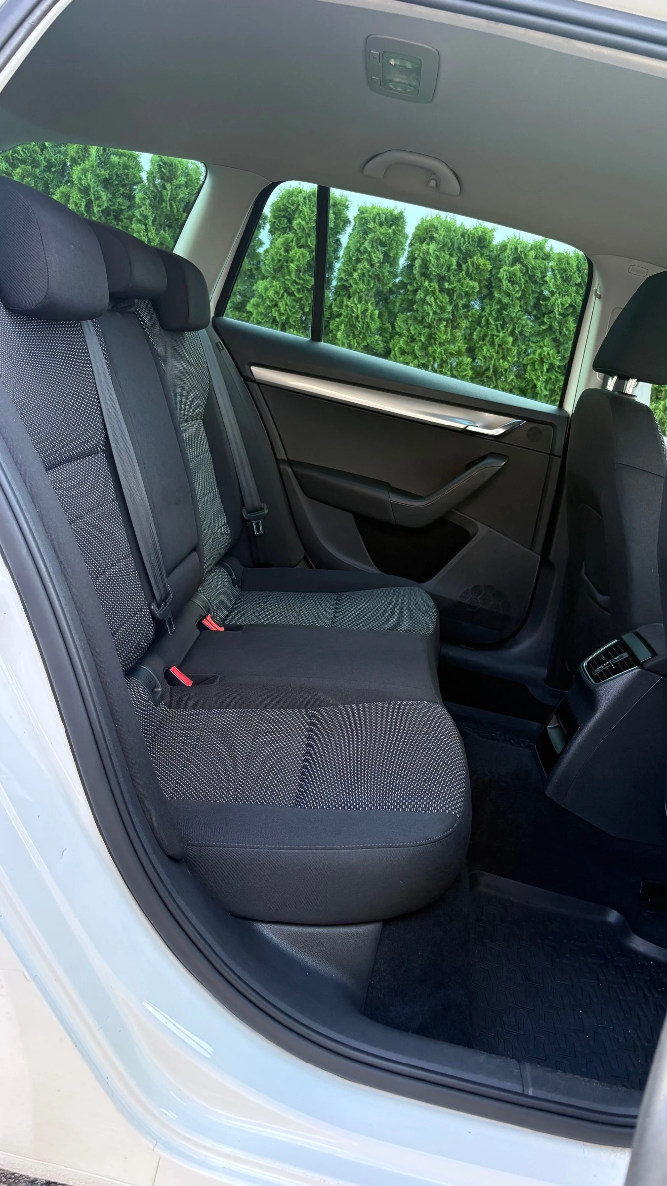 Skoda Octavia 2.0tdi- 4x4- 184kc. Швейцария, снимка 17 - Автомобили и джипове - 48527393