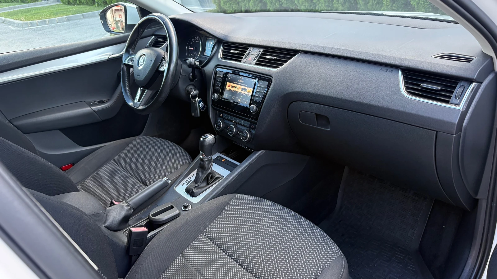 Skoda Octavia 2.0tdi- 4x4- 184kc. Швейцария, снимка 15 - Автомобили и джипове - 48527393